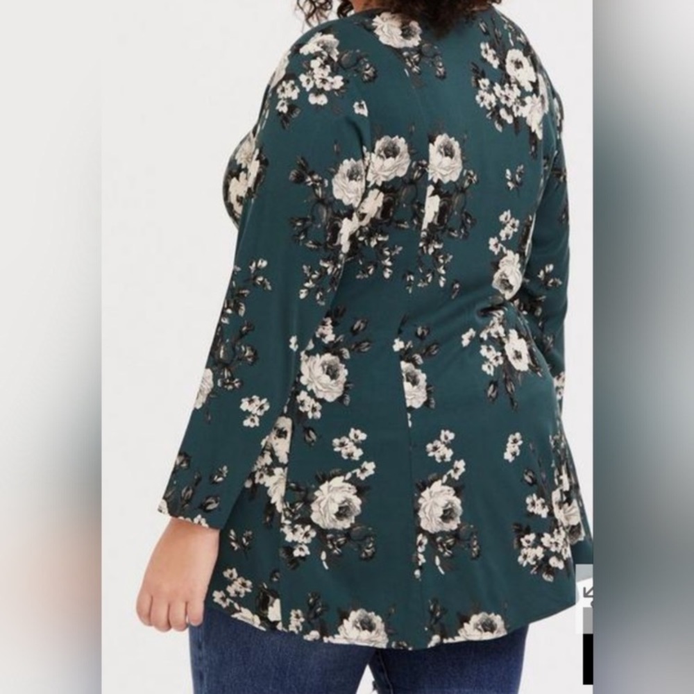 Torrid top - Picture 2 of 5